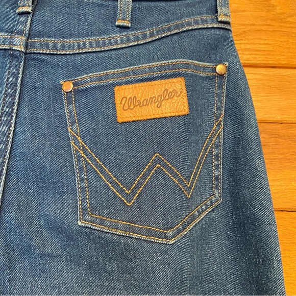 Wrangler Heritage Slim sample tapered leg logo jeans - Picture 2 of 6